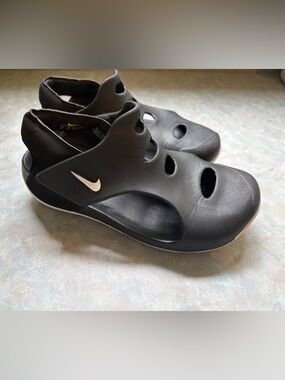 Nike Black and White Kids Sandal Sneakers